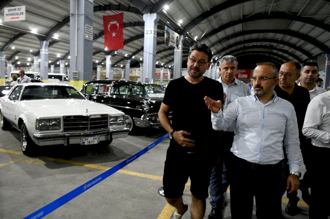 Turan ve İskenderoğlu, klasik otomobil sergisini inceledi (22.09.2022)