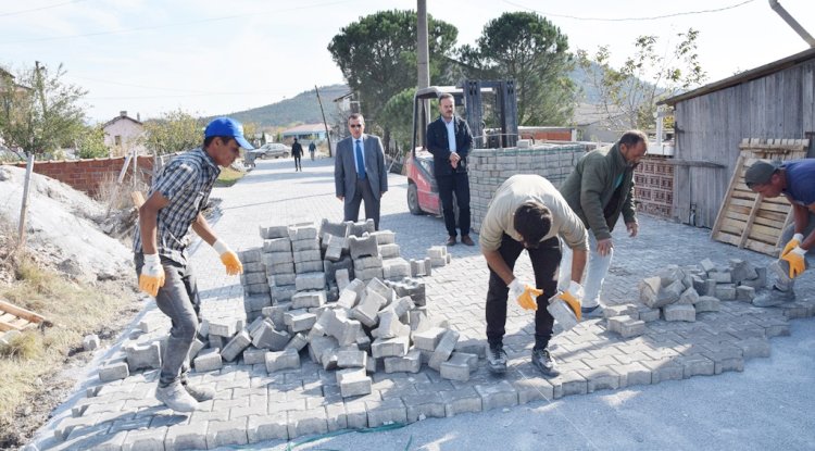 Çan’da köy yollarına parke taş döşeniyor (10.11.2022)
