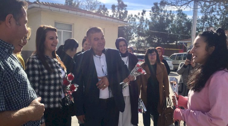 AK Parti’den karanfilli kutlama 