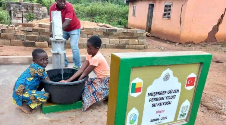 İKİ HAYIRSEVERDEN ÖRNEK DAVRANIŞ  AFRİKA'DA SU KUYUSU AÇTIRDILAR 