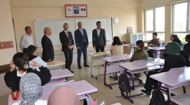 Biga Kaymakamı Erdinç Dolu Okul Ziyaretleri Gerçekleştirdi