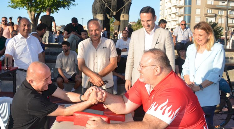 Gider, Burunlular ile Bilek Güreşi Yaptı