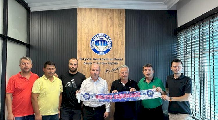Başkan Baş’a Bigaspor atkısı hediye edildi