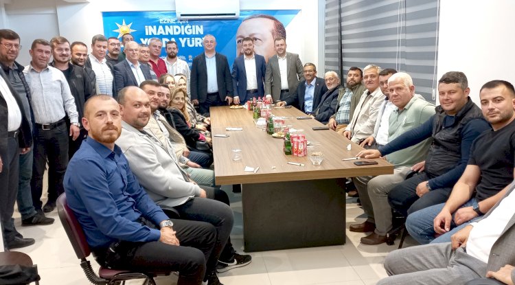 AK Parti Ezine İlçe Teşkilatı’nda yeni yönetim tanıtıldı