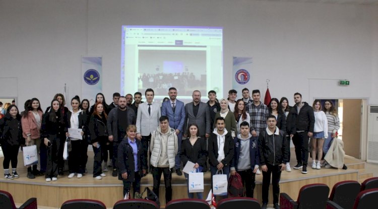 Altınok, okul birincisine iş garantisi sözü verdi