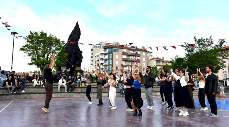 Dünya Dans Günü'nde Renkli Kutlama