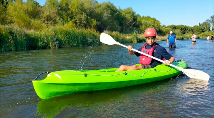 Ezine’de çocuklar kano sporuyla tanışıyor