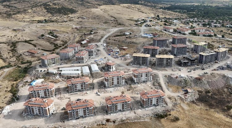 Toplu Konut Yapım Çalışmaları Hızla Sürüyor