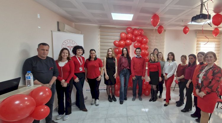 Ezine İlçe Sağlık Müdürlüğünde Dünya AIDS Günü eğitimi düzenlendi