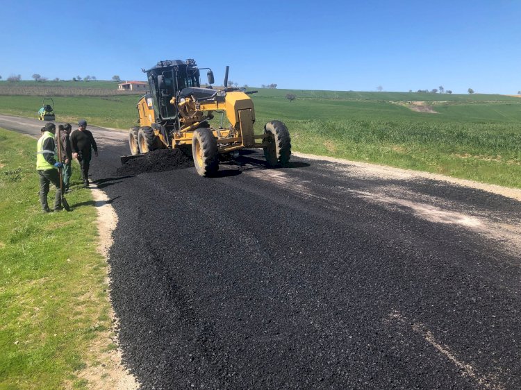 Gelibolu’da Köy Yollarına Bakım Çalışması Yapılıyor