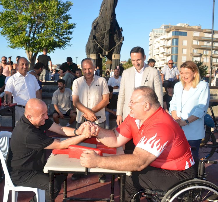 Gider, Burunlular ile Bilek Güreşi Yaptı