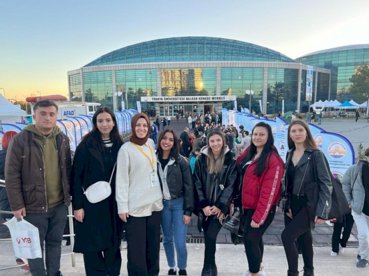 Ezine MYO heyeti Trakya Kariyer Fuarı’ndaydı