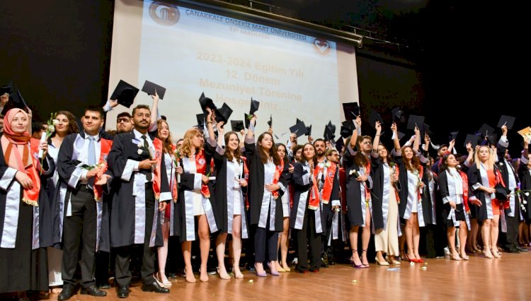 Öğrencilerin mezuniyet coşkusu