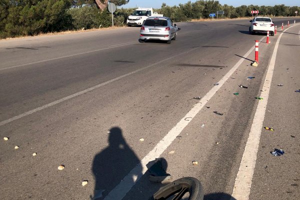 Otomobil ile motosiklet çarpıştı