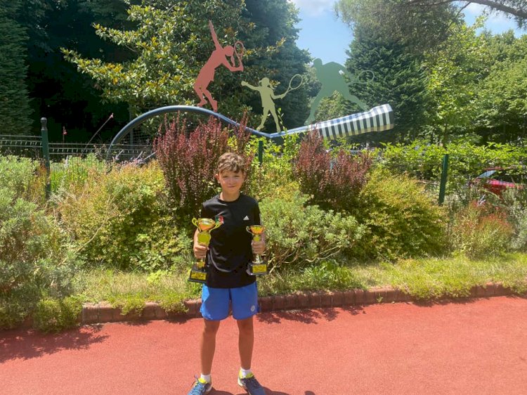 Tenis Turnuvası’ndan iki kupa ile döndü