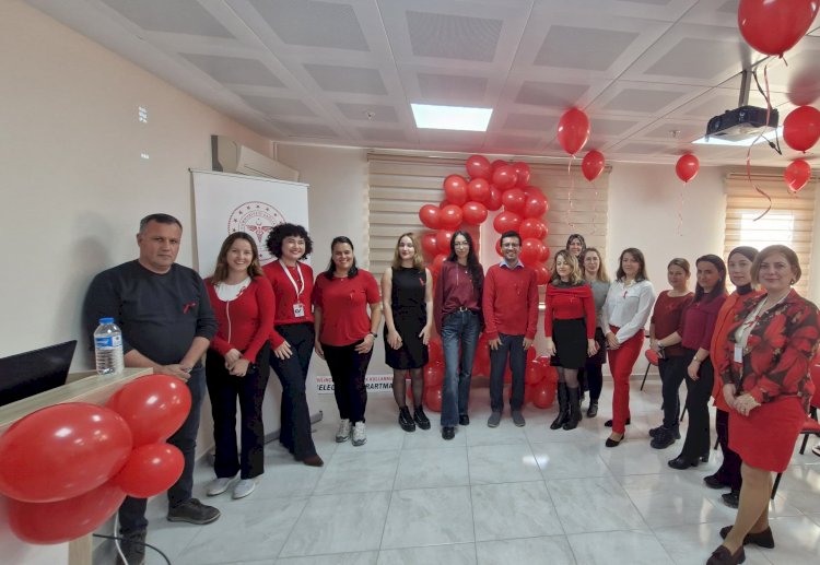 Ezine İlçe Sağlık Müdürlüğünde Dünya AIDS Günü eğitimi düzenlendi